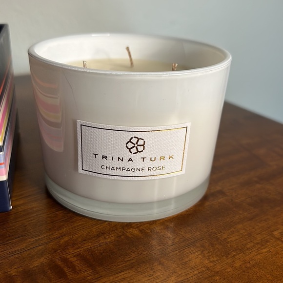 Trina Turk Champagne Rose Scented Candle 3-Wick Glass Jar In Box - Picture 7 of 12